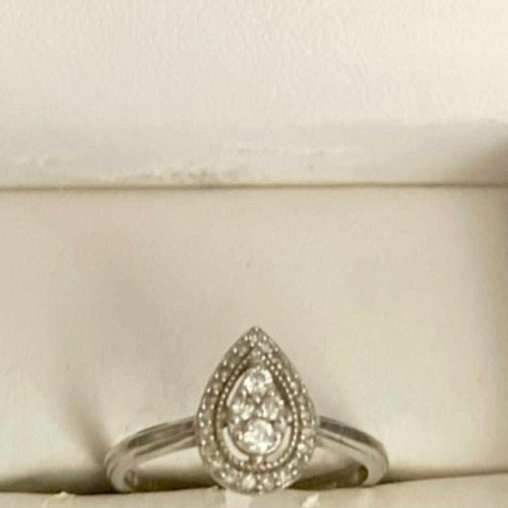 10k White Gold 1/4 Cttw Multi-Diamond Pear Shaped Ring